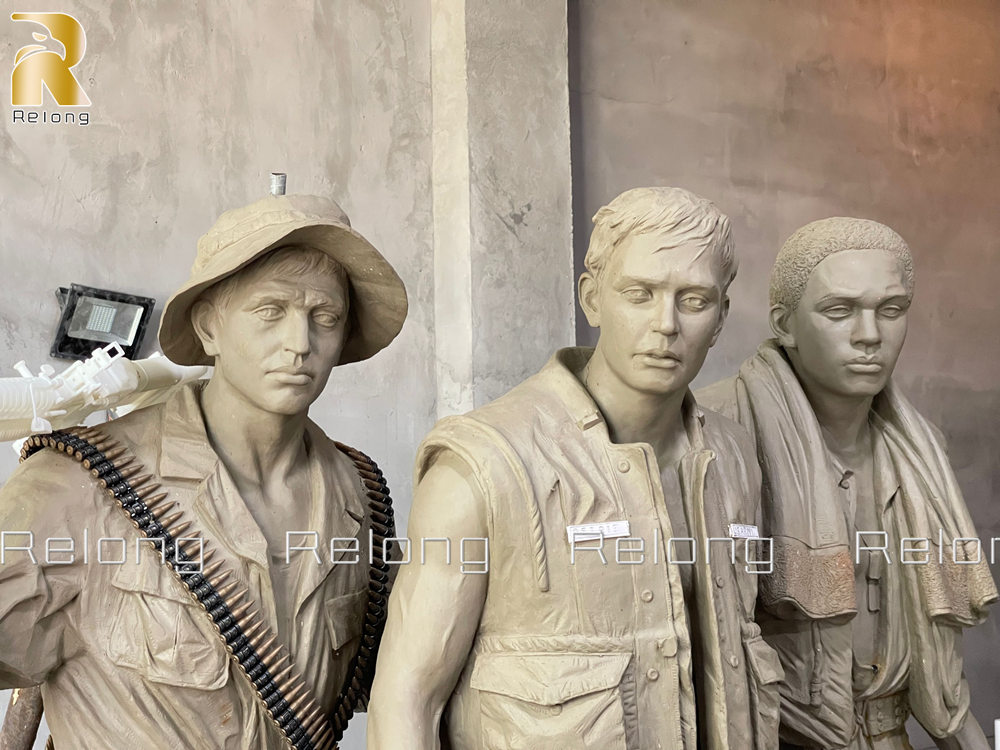 three soldiers statue clay model (3)