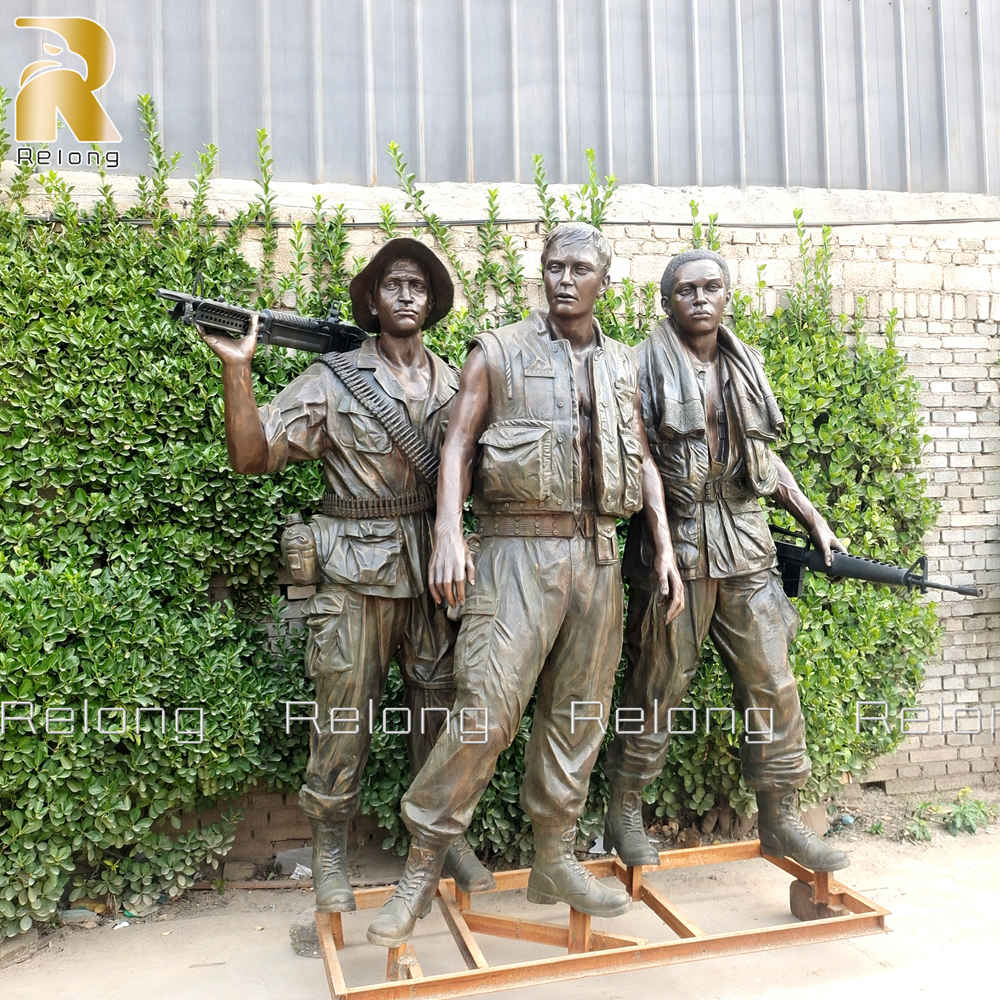 three soldiers statue created by Relong Foundry (1)