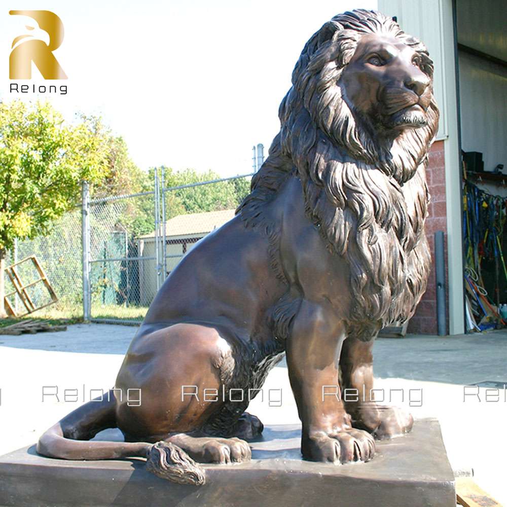 Lifelike bronze sitting lion statue