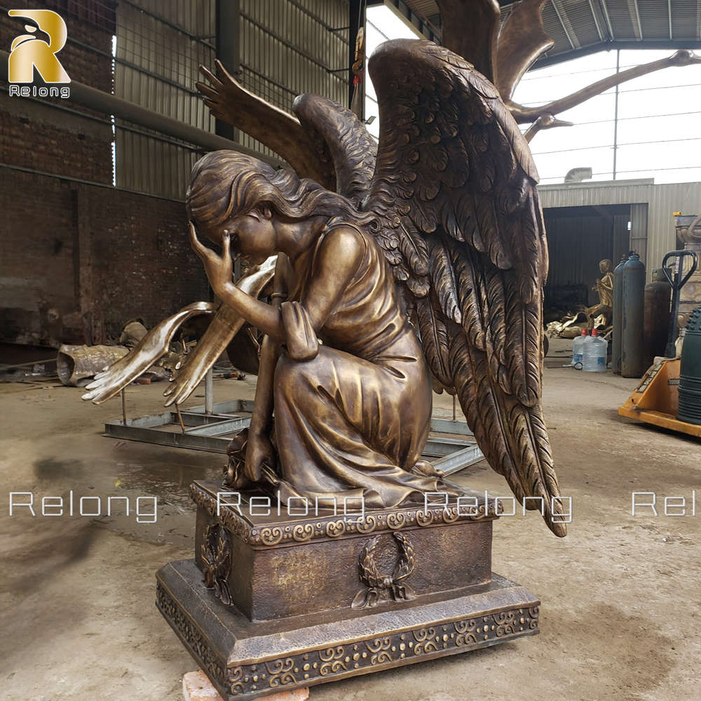 kneeling angel statue at Relong Foundry
