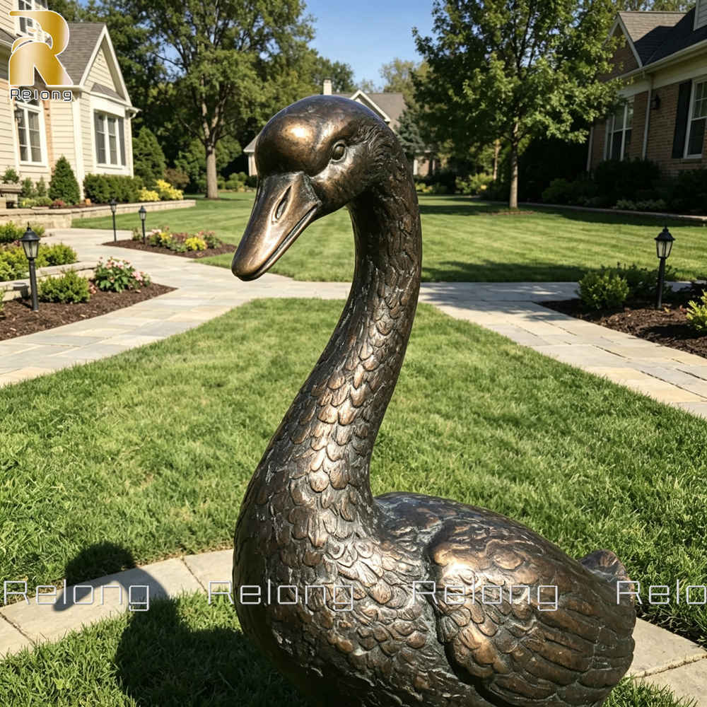 goose statue details (2)