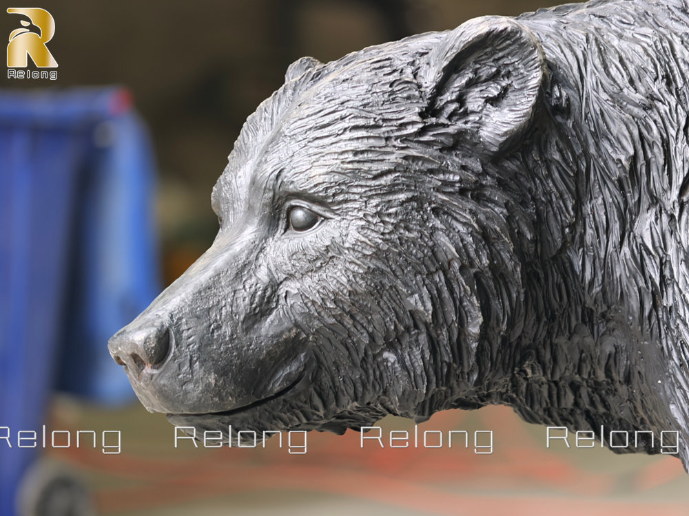 bear sculpture facial details