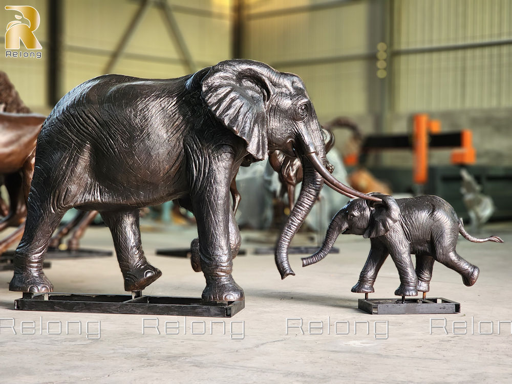 bronze mother and baby elephant statue
