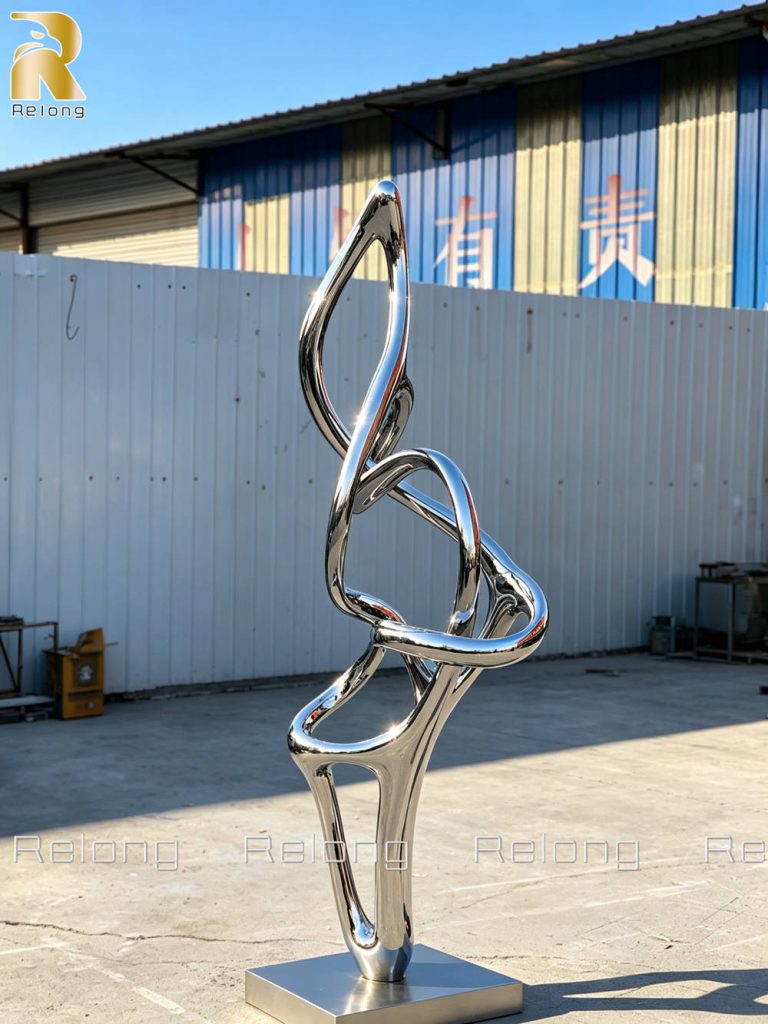 stainless steel knot sculpture made by Relong Factory