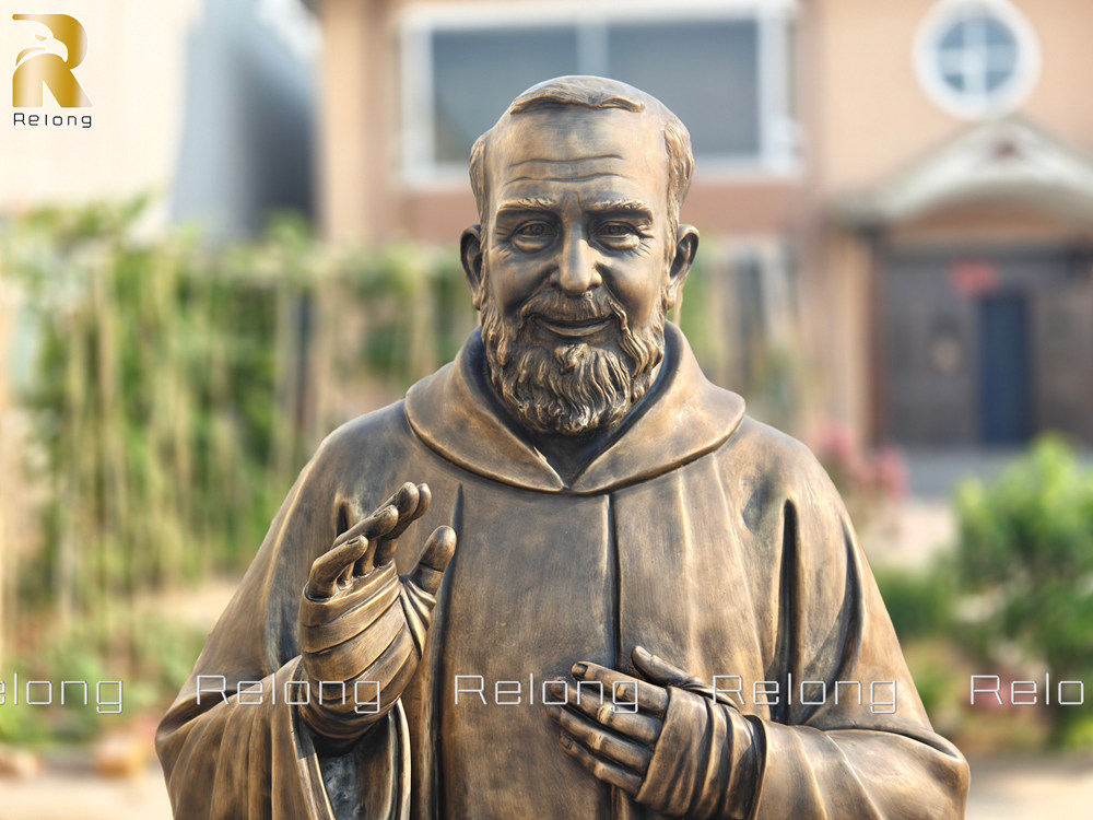 bronze Padre Pio Statue close up facial details (2)